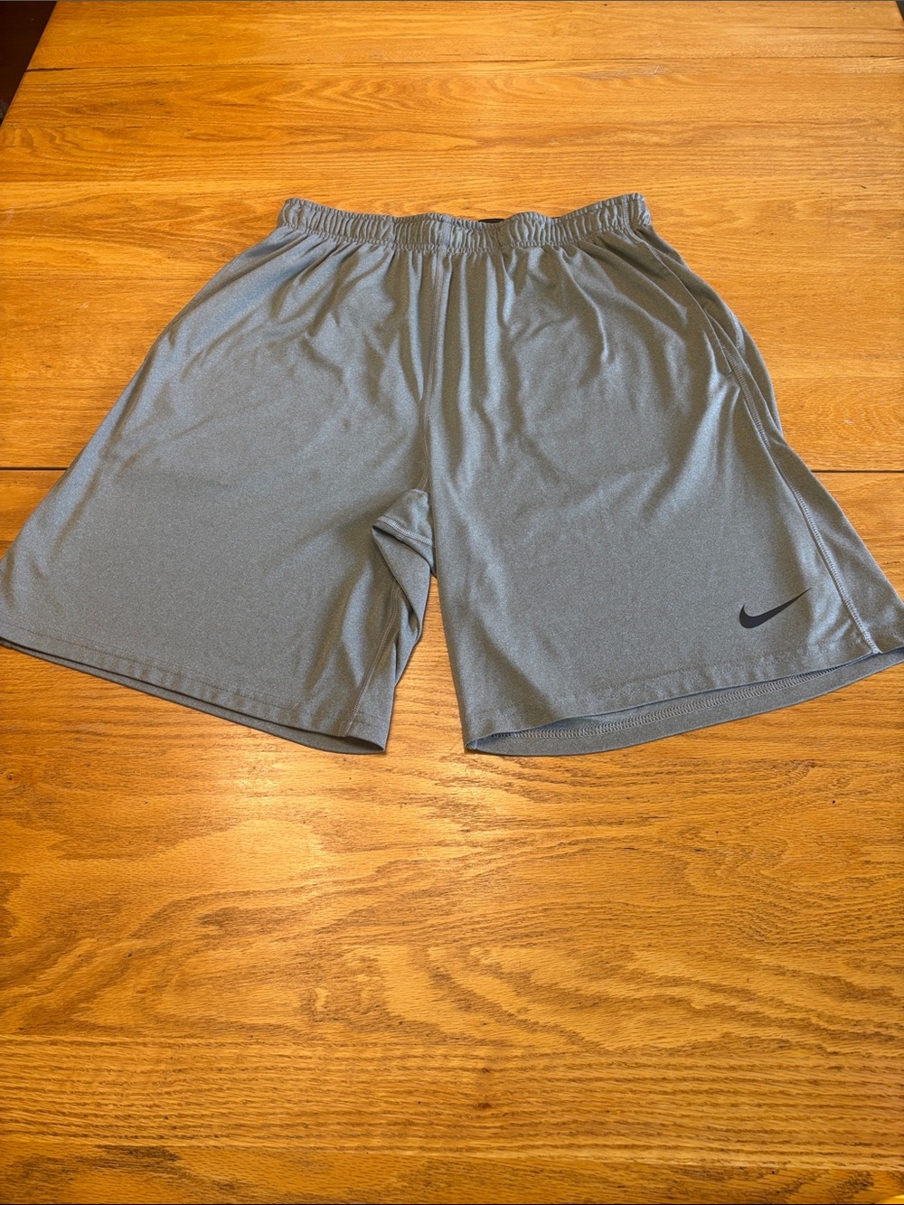 Nike Men’s Gray/Green Athletic Shorts set - Picture 10 of 15
